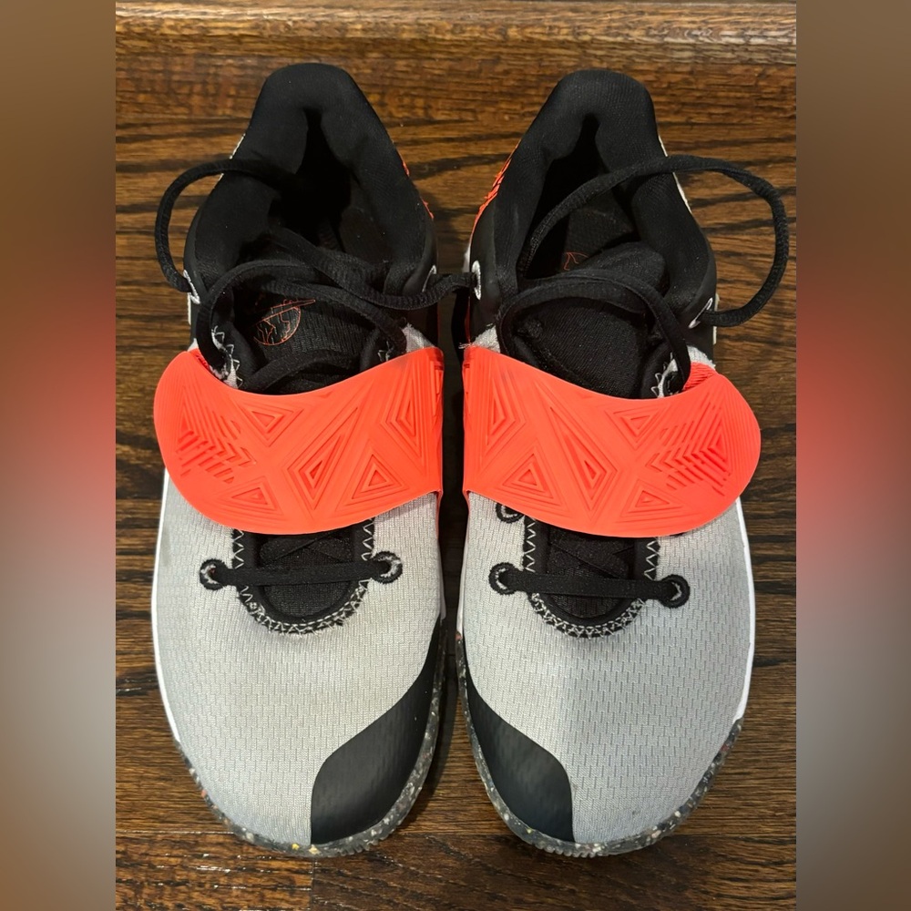 Nike Boys Basketball Shoes SZ 4.5Y
